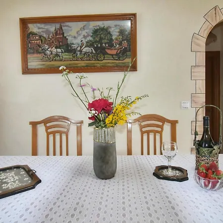 Meadow House Apartment *